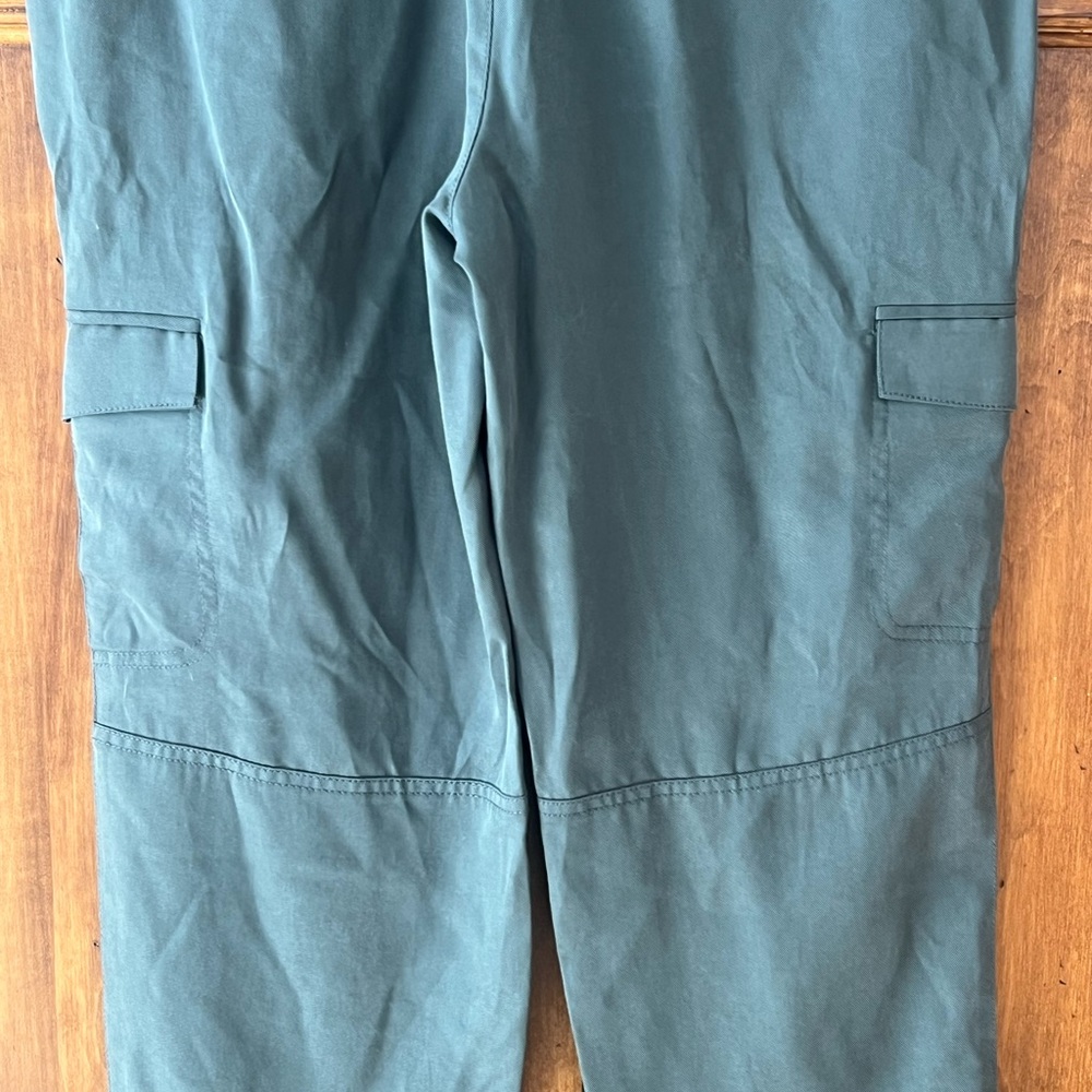 NWT Banana Republic Gray Cuffed Joggers | Size M | Cargo Pockets | Fall 2019 - Picture 4 of 17